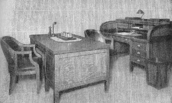 1918 Modern Roll-top Desk in Office 3.11 OM.jpg (179962 bytes)